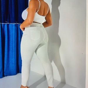 White skinny  3X. W- 39-41.3 H-50.8-53.1. L- 42